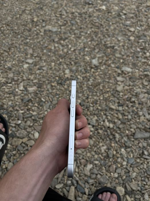 Продам Iphone 16