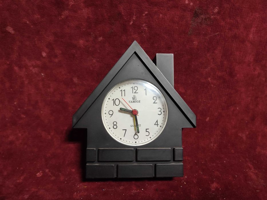 Ceasuri cu quartz defecte, de perete/de masa