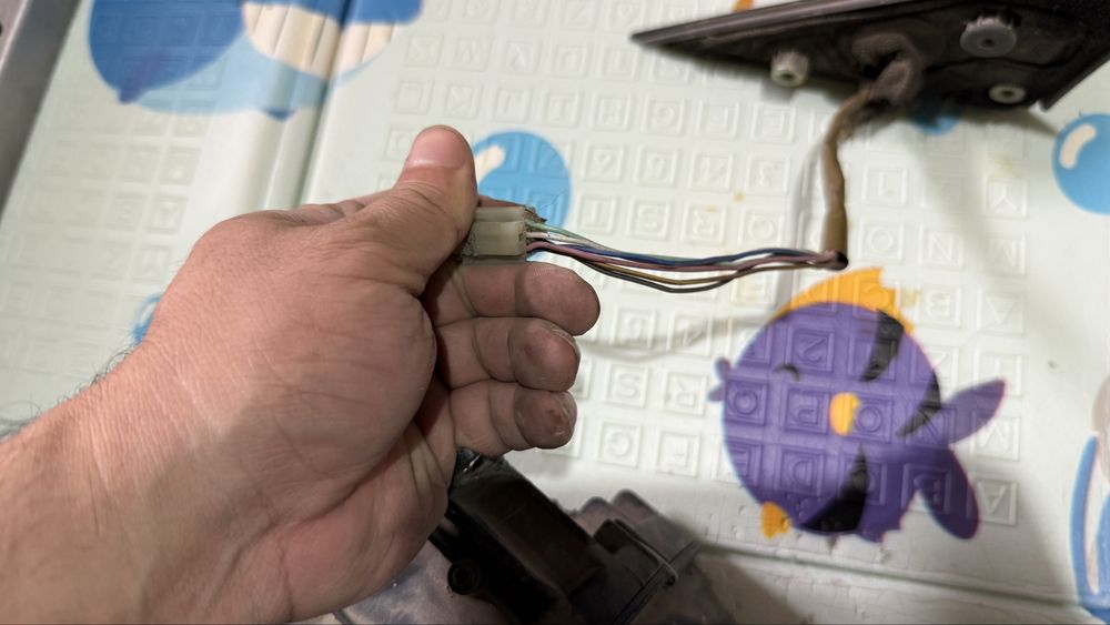 Продам зеркало правое Субару B4