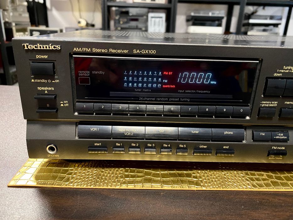 Усилвател с тунер Technics