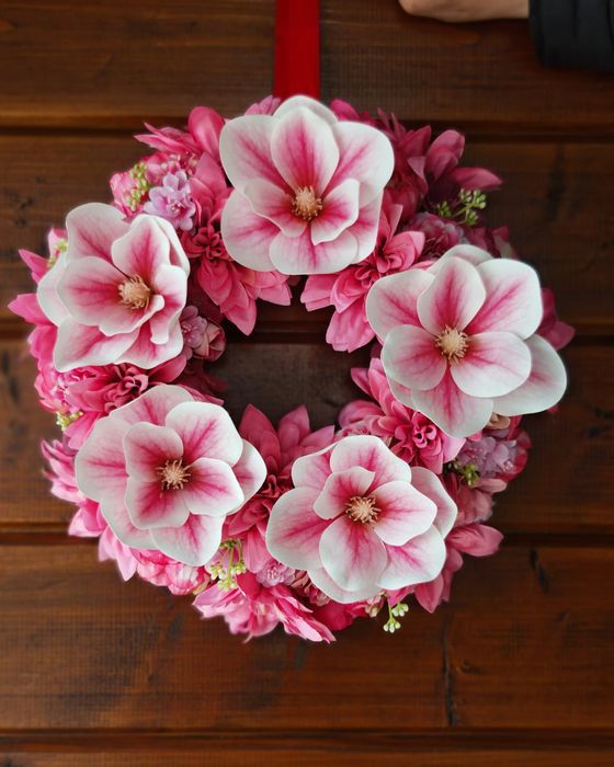 coroniță cu flori de magnolie