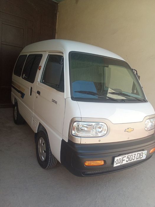 Damas sotiladi kraskasi toza bir qo'l minilgan . Yili 2023 . Rangi oq