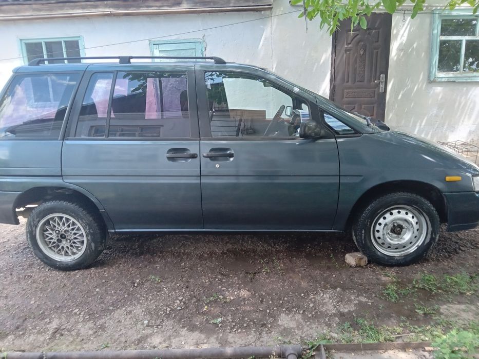 Продам автомобиль Nissan Prairie