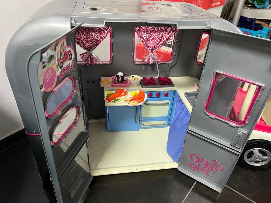 сет каравана за кукли с кола за дърпане с аксесоари 20 бр