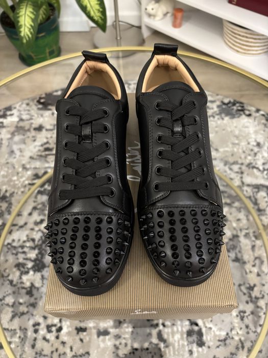 Vand pantofi Christian Louboutin