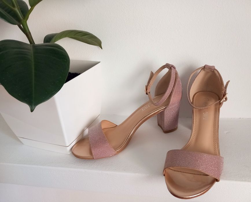 Pantofi super comozi și eleganți