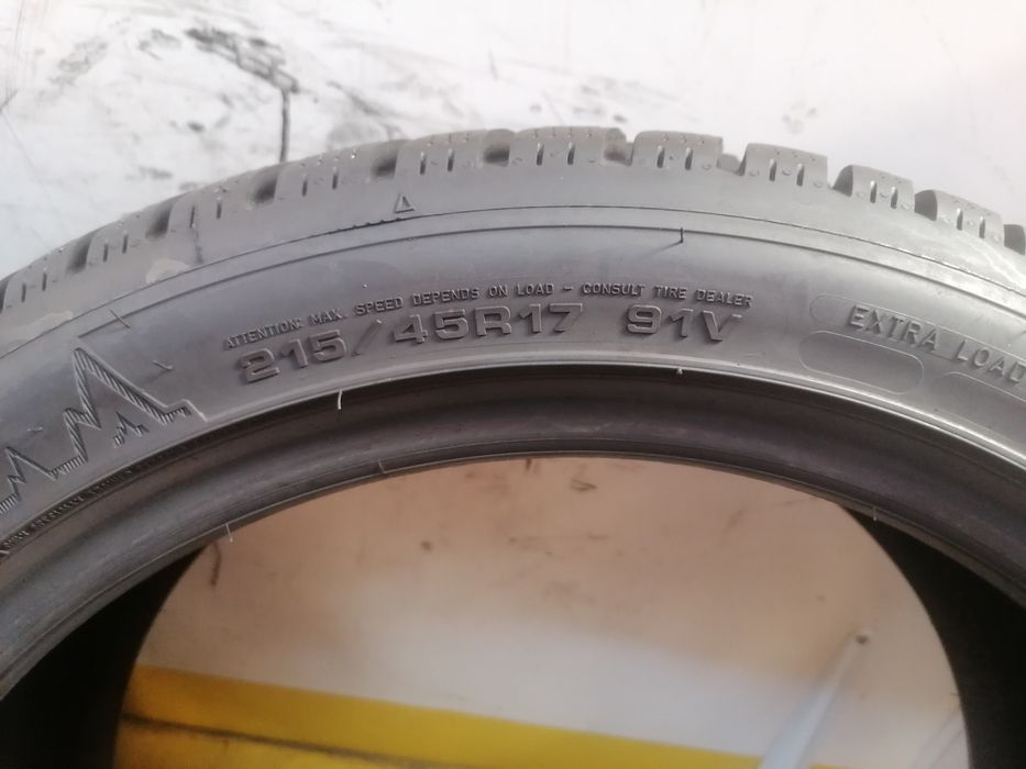 215/45/17  4* Dunlop noi 91v dot 4623    8,,85mm