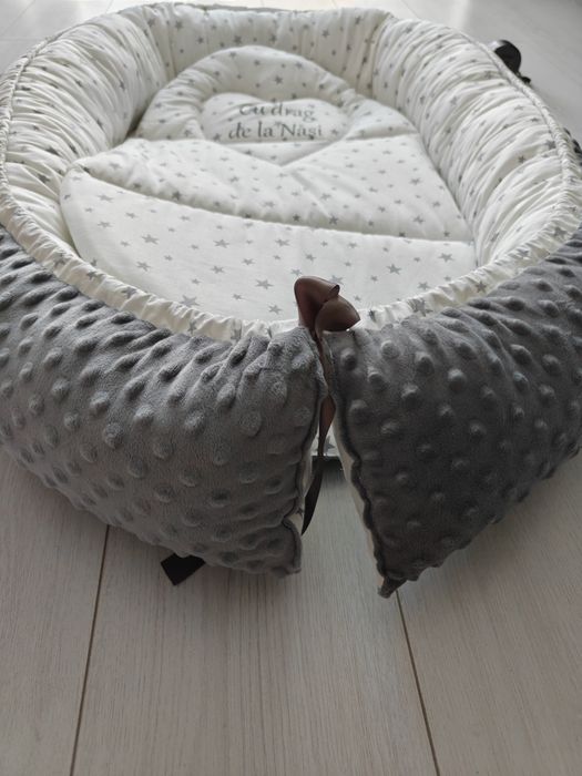 Baby nest personalizat de la nasi pentru bebelusi