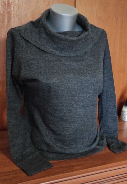 Фино мохерно поло и много зимни блузи по 5 € една.