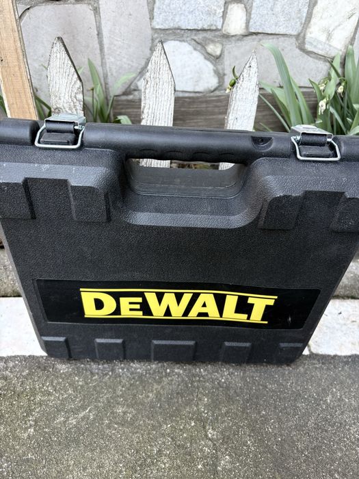 Акумулаторен винтоверт марка DEWALT , нов