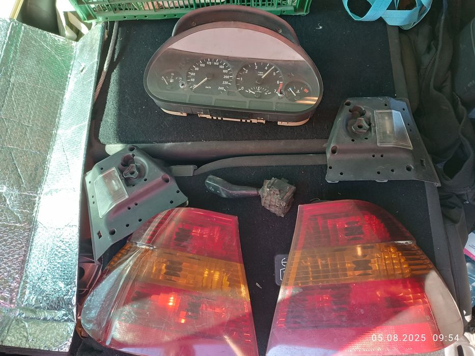 задни светлини и скоростомер за БМВ 318