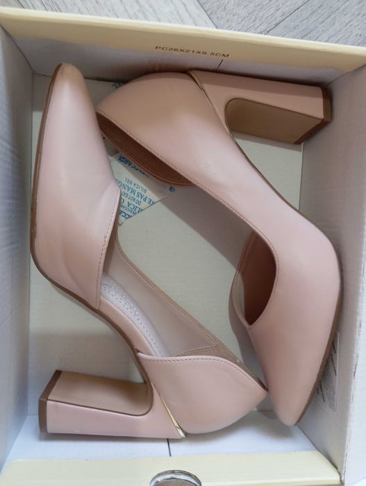 Продаю женскую обувь