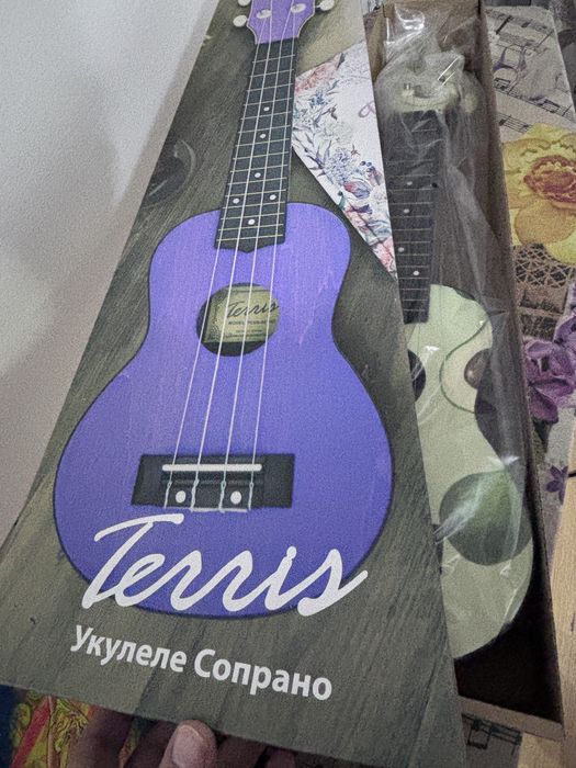 Продам укулеле б/у