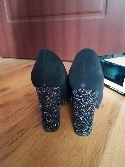 Pantofi cu toc mărimea 36