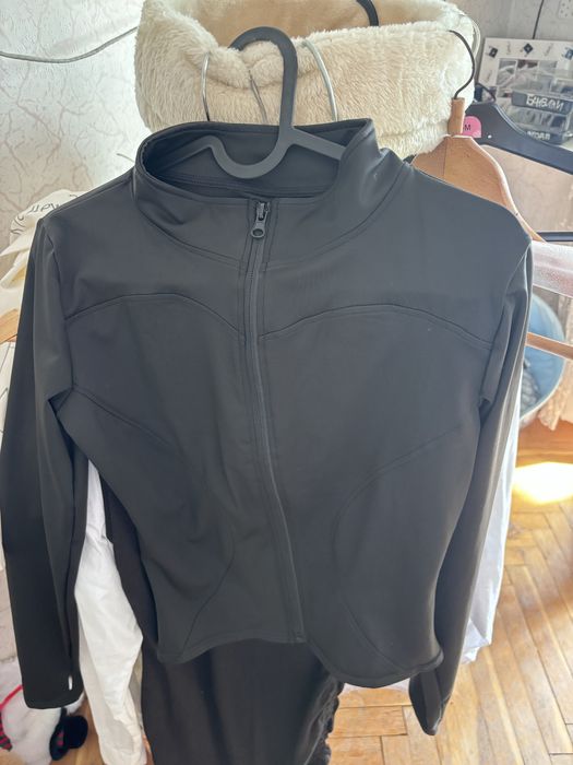 Чисто нови рокли и горница