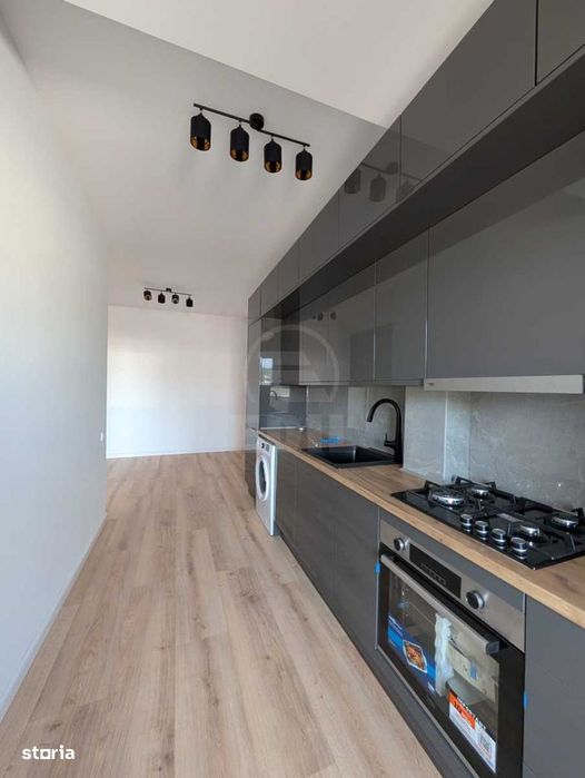 Apartament 3 camere semidecomandat zona Eroilor