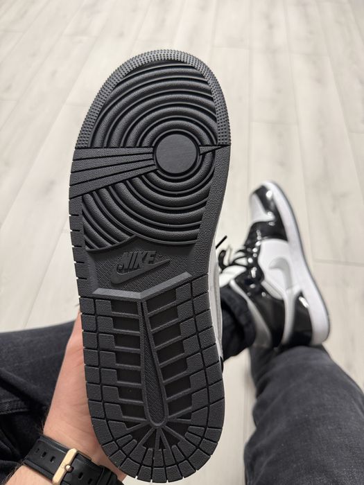 Adidasi Barbati Nike Jordan Mid Negru & Alb!