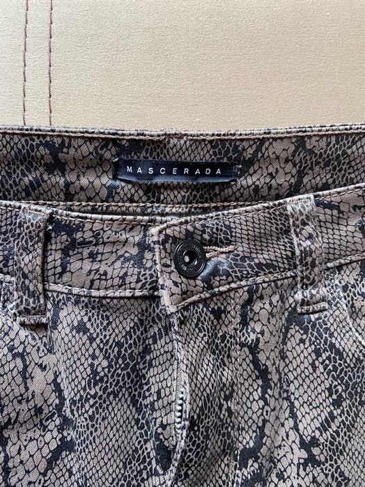 Маркова Риза на rich&royal и дънки на mascerada