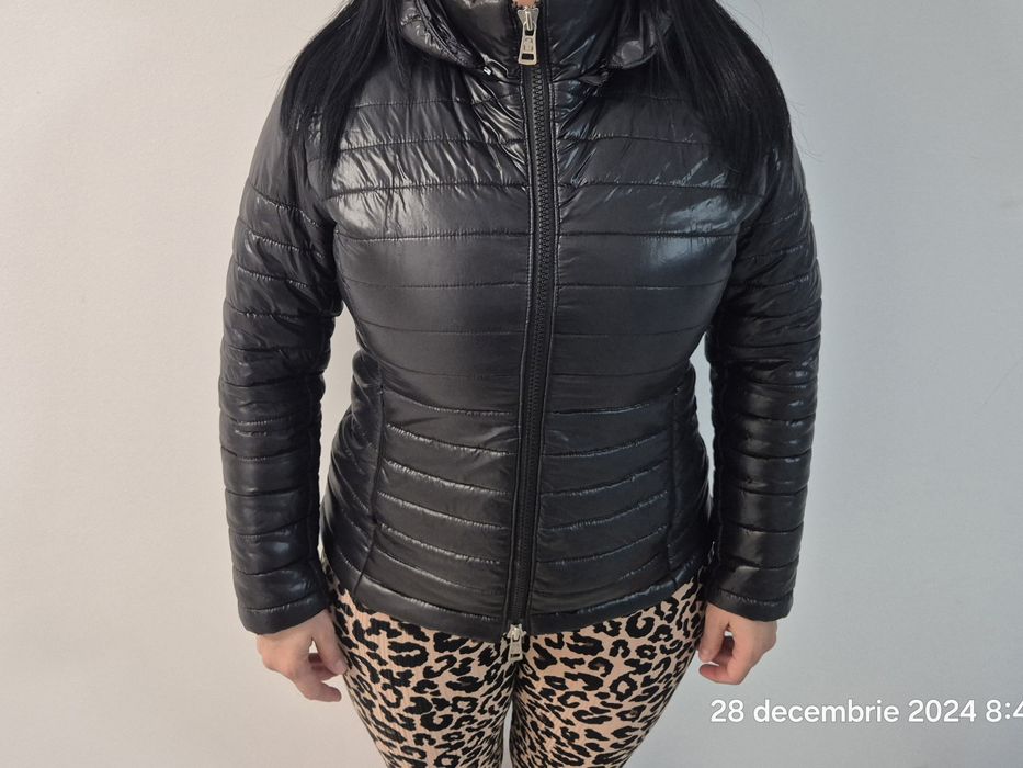 Geaca Moncler mărimea 36