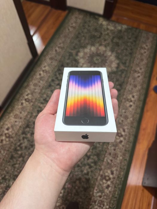 iPhone SE 3 midnight