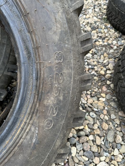Anvelope 8.25 - 20 în stare bună