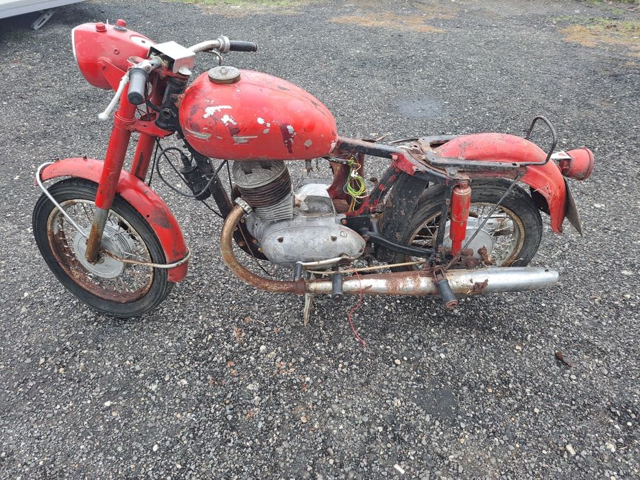 Jawa 250 cu atas