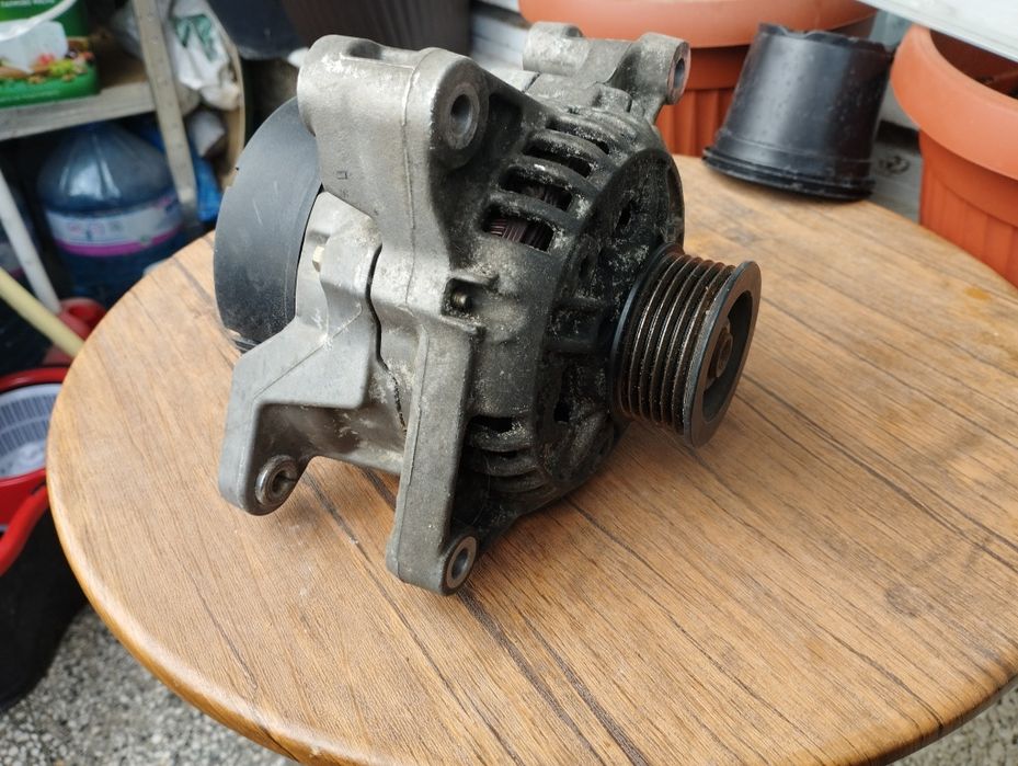 Продава се алтернатор (динамо) за волво s40