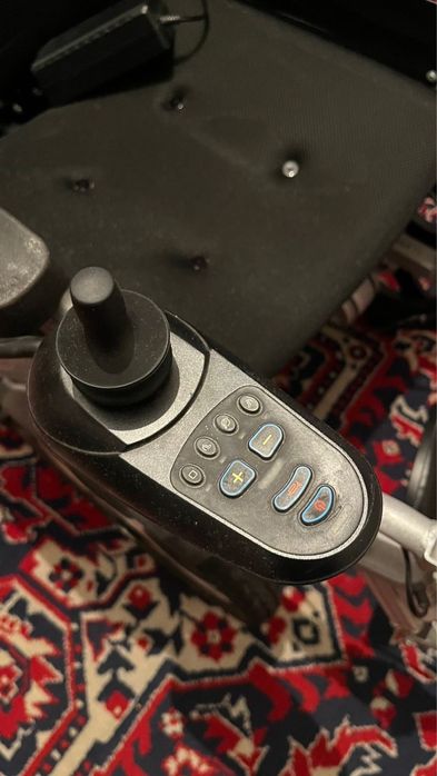 Электрическая инвалидная коляска