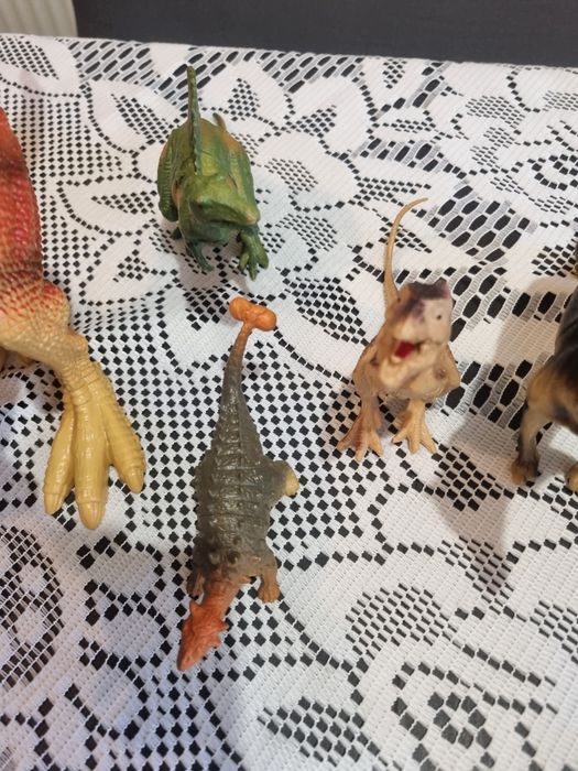 Figurine dinozauri de vanzare