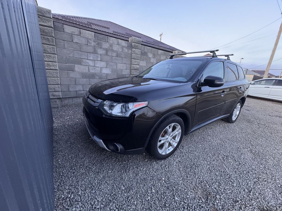 Mitsubishi Outlander 2015год