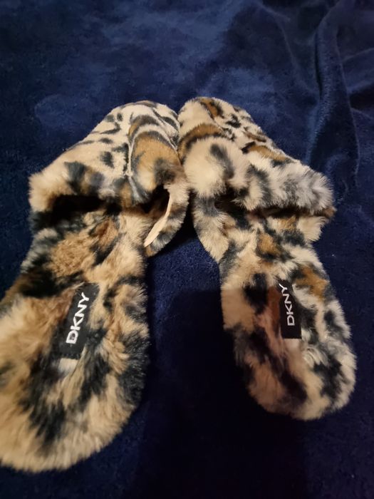 Уникални чехли DKNY