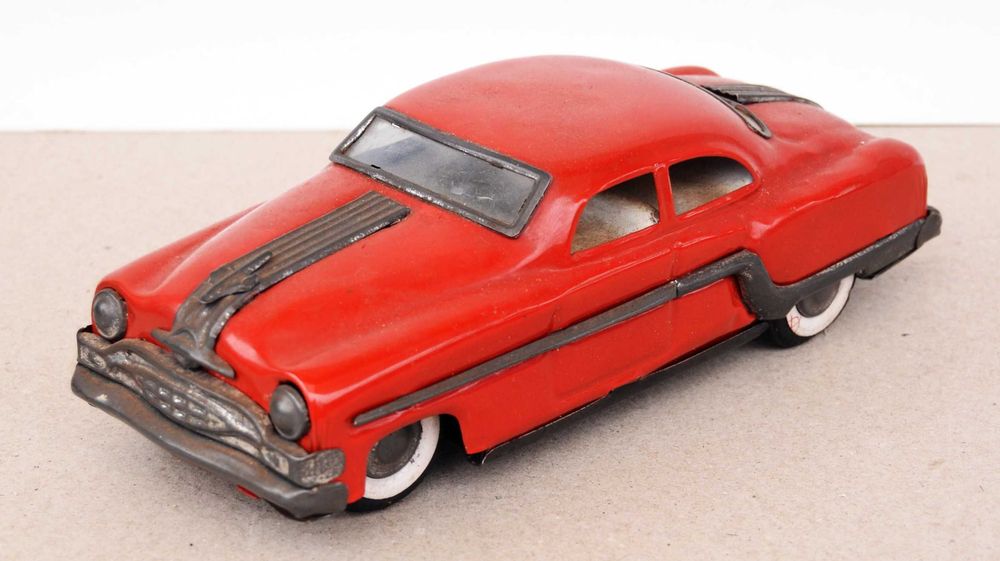 Jucarie veche din tabla - pontiac Deluxe MINISTER 1953