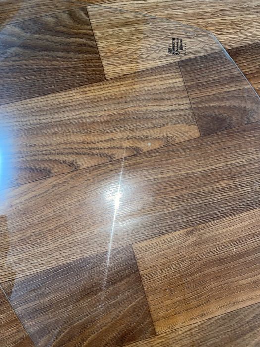 Продам передние два стекла приора оригинал