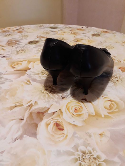 Обувки със среден ток, обувки с нисък ток