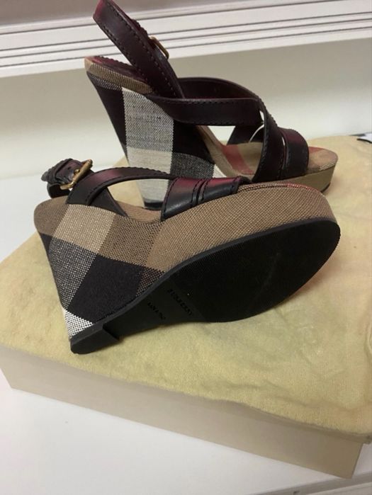 Sandale Burberry marimea 37