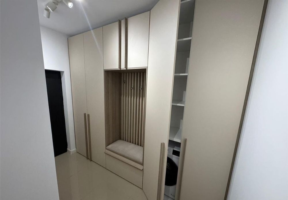 Inchiriem Apartament nou ..2 camere + parcare + boxa