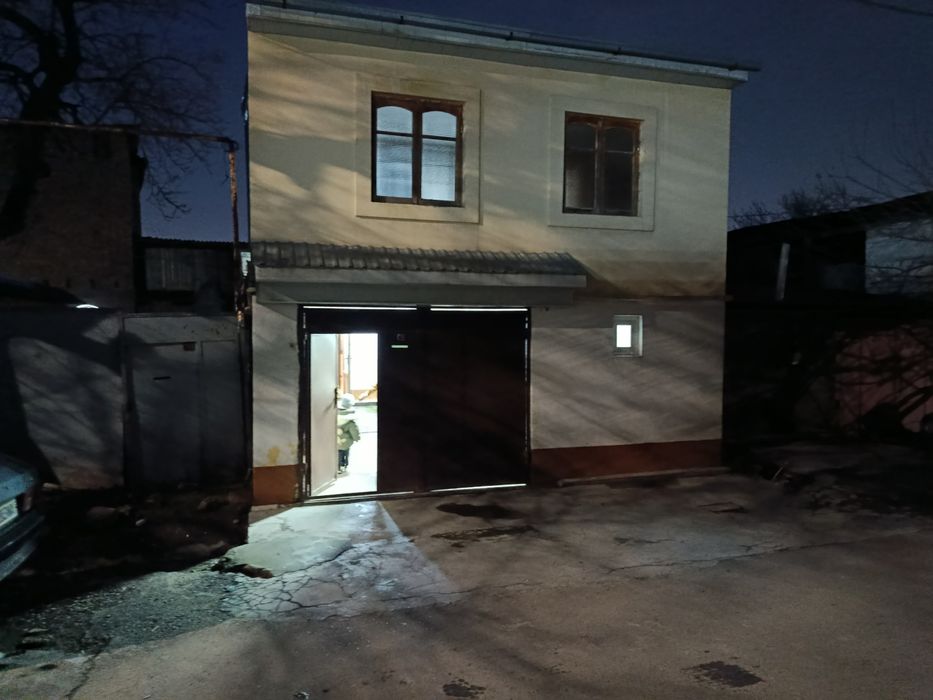 Мирабадский район 1,3 соток 5 ком. 2 сан узла Азербайджанский Центр