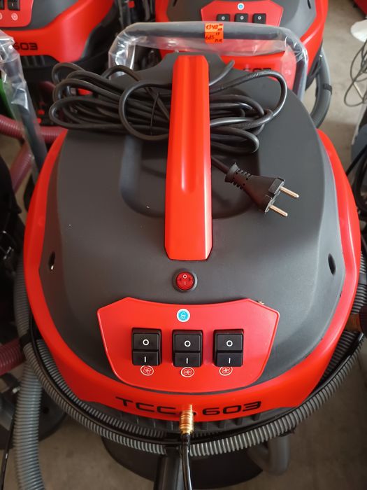 Професионална перяща прахосмукачка