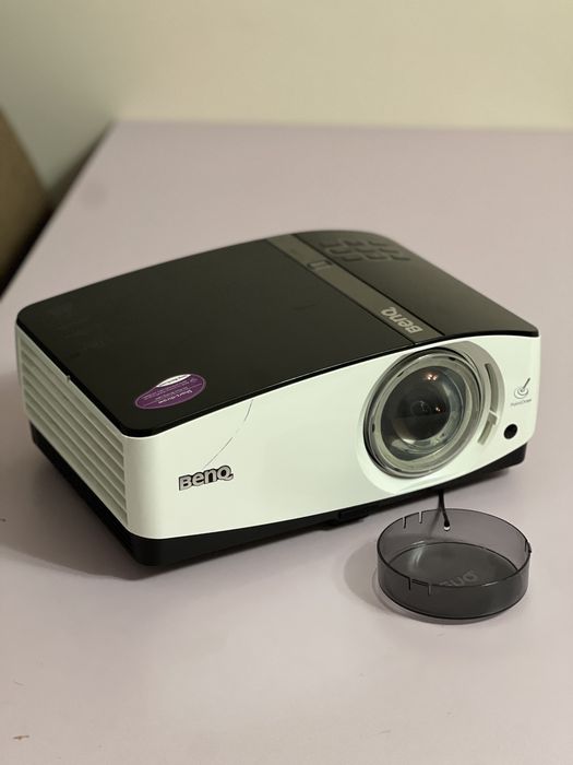 Videoproiector BenQ MP780 ST – Short Throw, Full HD compat., HDMI, LAN – stare foarte bună