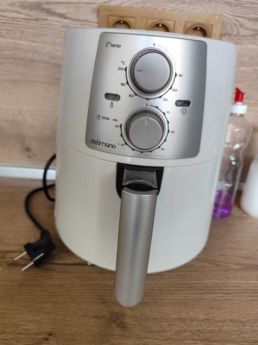 Продава почти нов AIR FRIER.