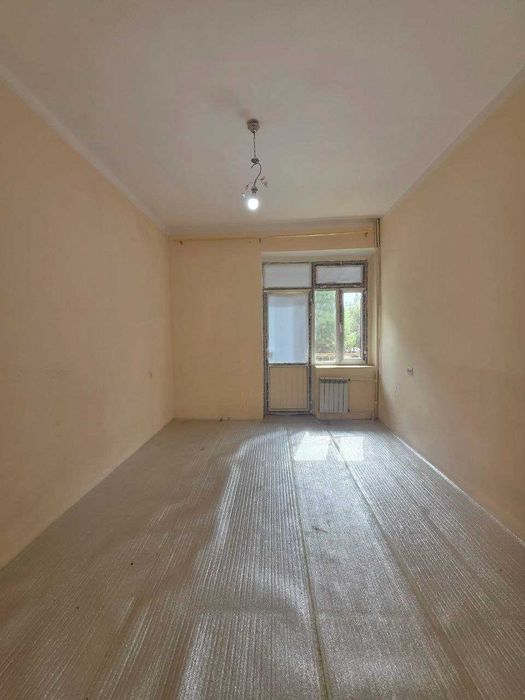 Продаётся 4х комн квартира на 1 этаже Ор-р  5 микрорайон Сомий Шайх