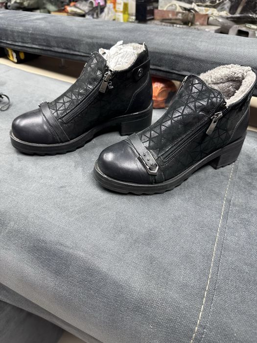 Продам зимние ботинки