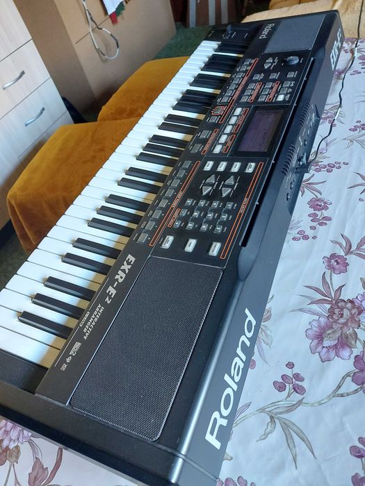 Синтезатор Аранжор ROLAND EXR-E2