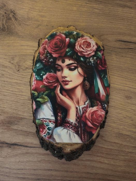 Ръчно изработени декоративни пана върху естествено дърво