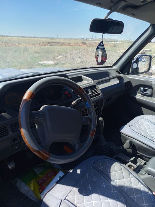 Машина Mitsubishi pajero 2