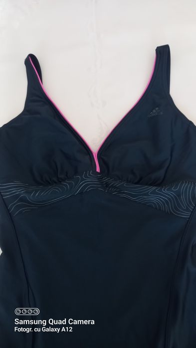 Adidas, costum baie