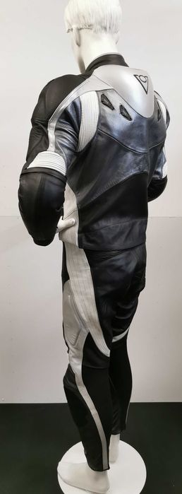 Costum moto piele RevIt  cu cocoașă mărime 48