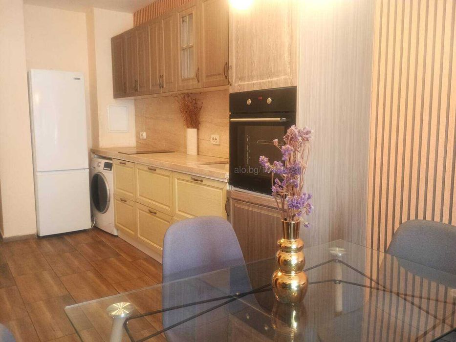 Дава се под наем Тристаен апартамент в Бургас, Сарафово - 101 кв.м за 647.19 € - Снимка #1