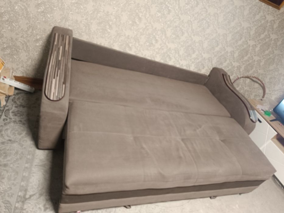 Диван.          .