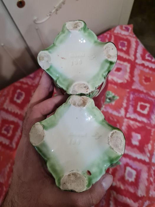 Vând set compus din 3bucati 2vaze 1Jardinieramajolică, art nouveau,